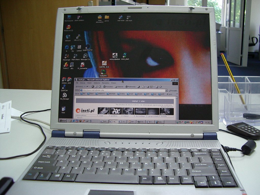Laptop z oprogramowaniem.